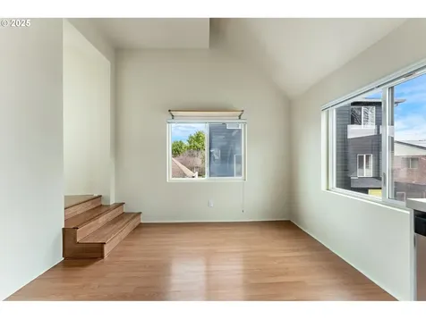 816 N Holland Street Portland OR 97217