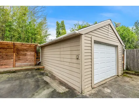 816 N Holland Street Portland OR 97217