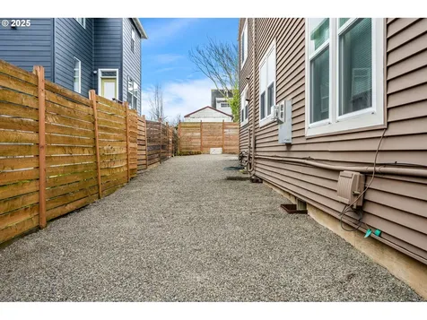 816 N Holland Street Portland OR 97217