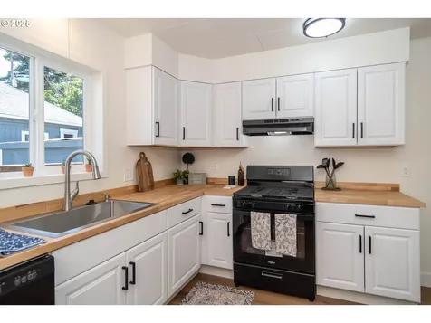 176 SE Hoover Avenue Roseburg OR 97470