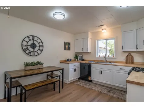 176 SE Hoover Avenue Roseburg OR 97470