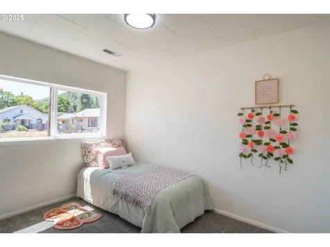 176 SE Hoover Avenue Roseburg OR 97470