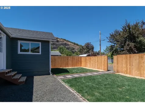 176 SE Hoover Avenue Roseburg OR 97470