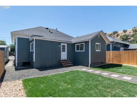 176 SE Hoover Avenue Roseburg OR 97470