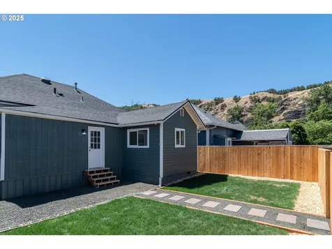 176 SE Hoover Avenue Roseburg OR 97470