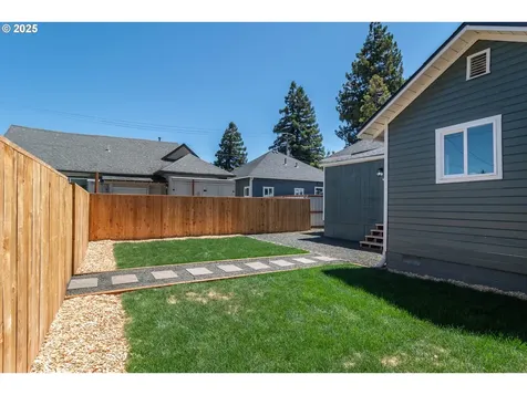 176 SE Hoover Avenue Roseburg OR 97470
