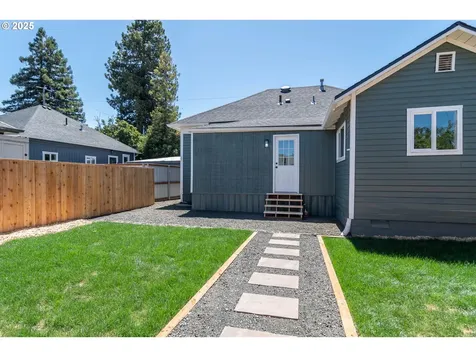 176 SE Hoover Avenue Roseburg OR 97470
