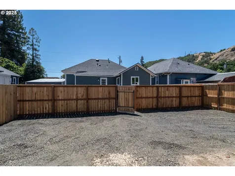176 SE Hoover Avenue Roseburg OR 97470