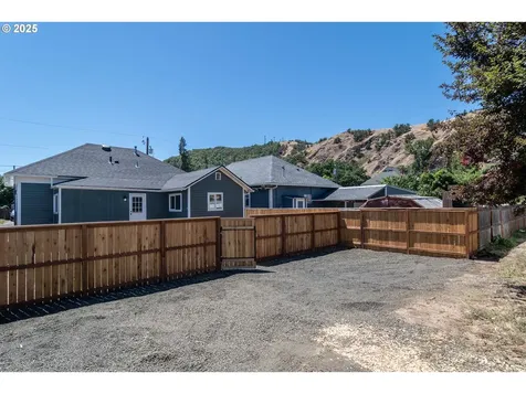 176 SE Hoover Avenue Roseburg OR 97470
