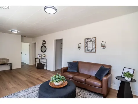 176 SE Hoover Avenue Roseburg OR 97470