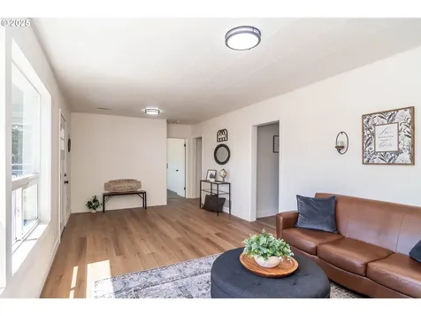 176 SE Hoover Avenue Roseburg OR 97470