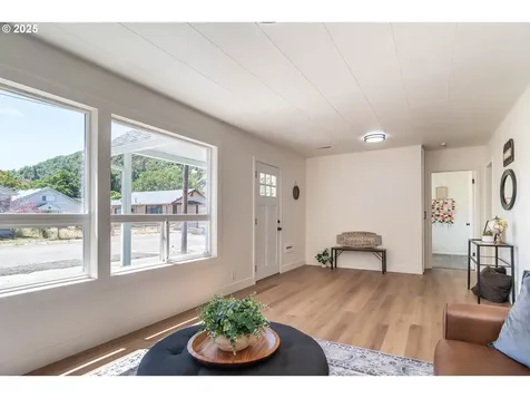 176 SE Hoover Avenue Roseburg OR 97470