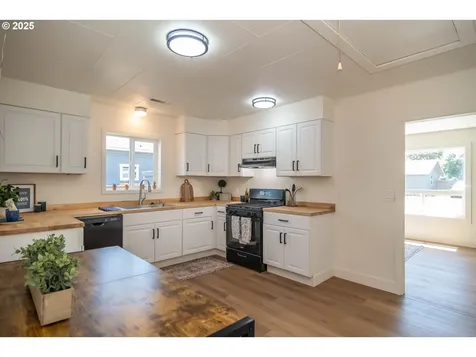 176 SE Hoover Avenue Roseburg OR 97470