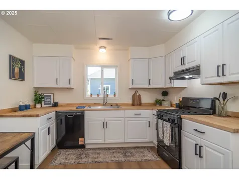 176 SE Hoover Avenue Roseburg OR 97470
