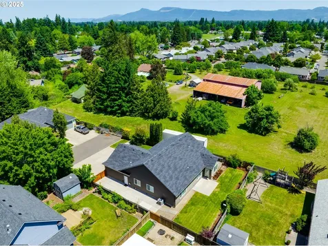 382 Naismith Boulevard Eugene OR 97404