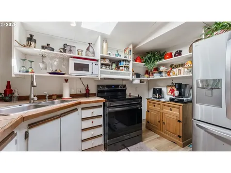 91323 Sandstone Lane Coos Bay OR 97420