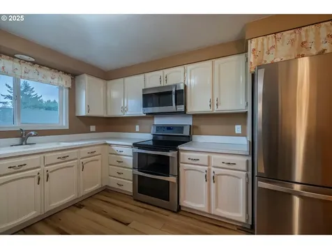 1270 Ford Lane North Bend OR 97459