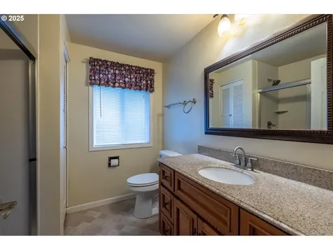 1270 Ford Lane North Bend OR 97459