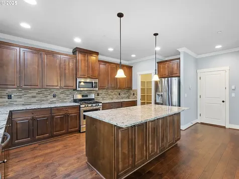 7642 SW 204th Avenue Beaverton OR 97007