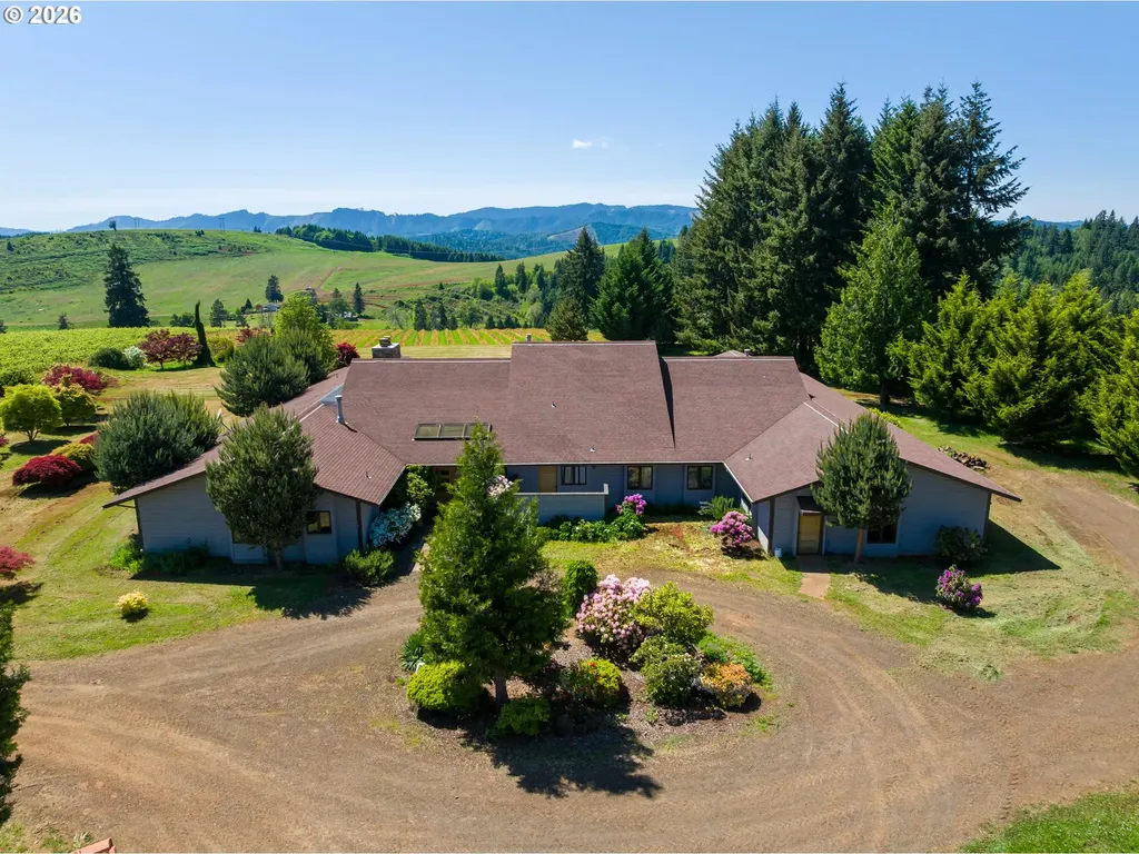 1488 Red Hill Road Oakland OR 97462