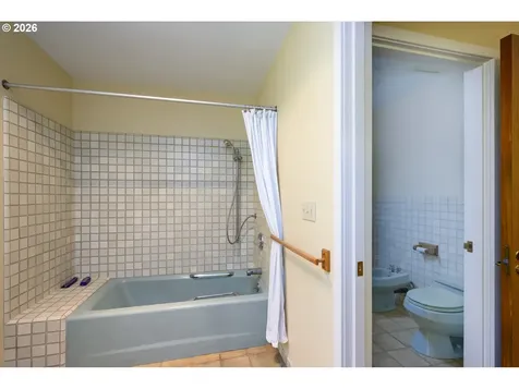 1488 Red Hill Road Oakland OR 97462