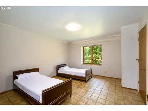 1488 Red Hill Road Oakland OR 97462