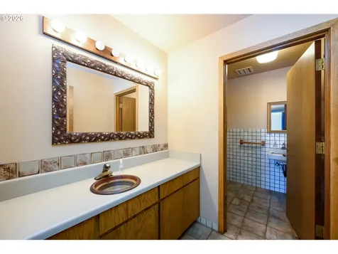 1488 Red Hill Road Oakland OR 97462