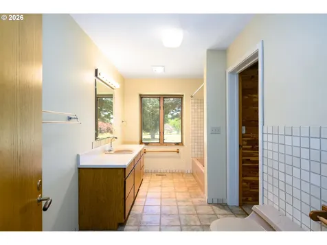 1488 Red Hill Road Oakland OR 97462