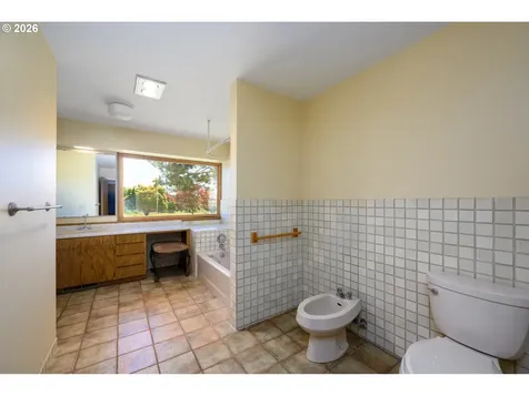 1488 Red Hill Road Oakland OR 97462