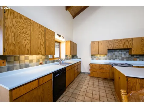 1488 Red Hill Road Oakland OR 97462