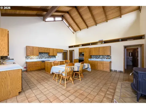 1488 Red Hill Road Oakland OR 97462