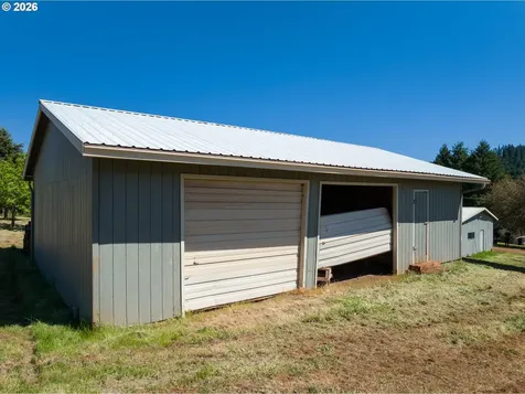 1488 Red Hill Road Oakland OR 97462