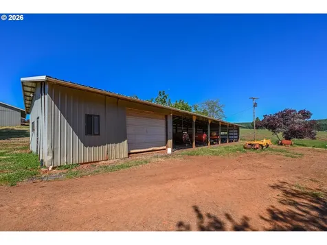 1488 Red Hill Road Oakland OR 97462