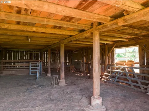 1488 Red Hill Road Oakland OR 97462