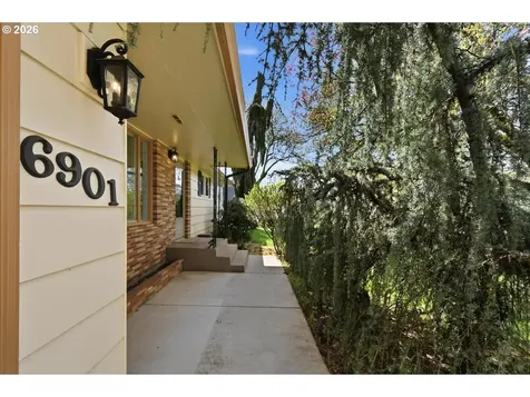 6901 NW Canyon Crest Loop Vancouver WA 98665