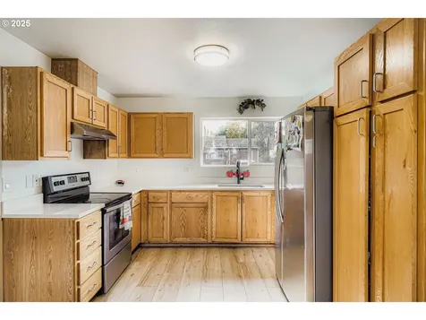 1215 Del Sol Court Woodburn OR 97071