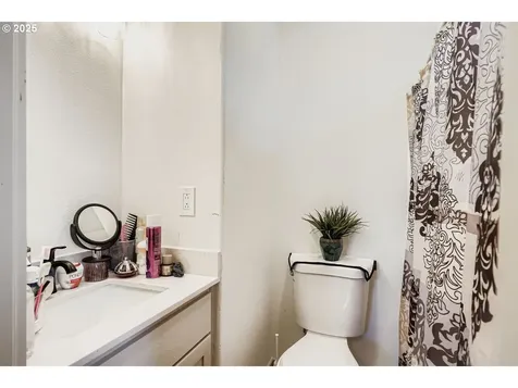 1215 Del Sol Court Woodburn OR 97071