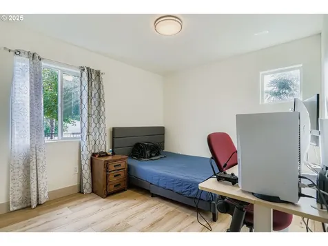 1215 Del Sol Court Woodburn OR 97071