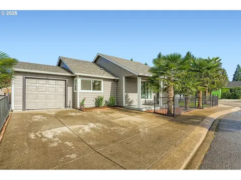 1215 Del Sol Court Woodburn OR 97071