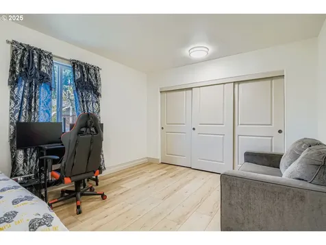 1215 Del Sol Court Woodburn OR 97071