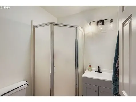 1215 Del Sol Court Woodburn OR 97071
