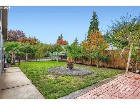 1215 Del Sol Court Woodburn OR 97071
