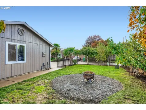 1215 Del Sol Court Woodburn OR 97071