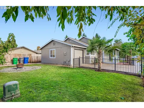 1215 Del Sol Court Woodburn OR 97071