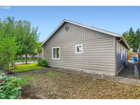 1215 Del Sol Court Woodburn OR 97071