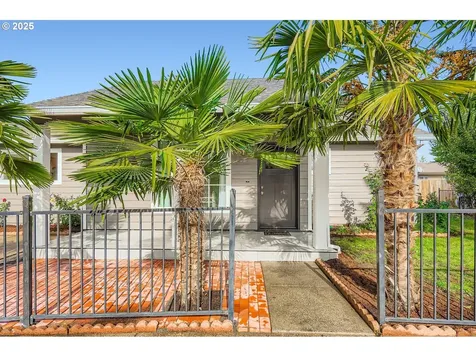 1215 Del Sol Court Woodburn OR 97071
