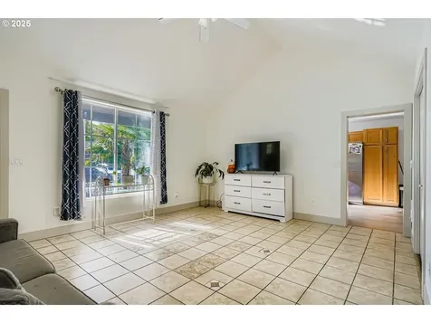 1215 Del Sol Court Woodburn OR 97071