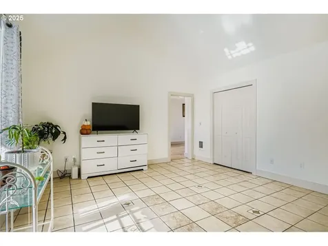 1215 Del Sol Court Woodburn OR 97071
