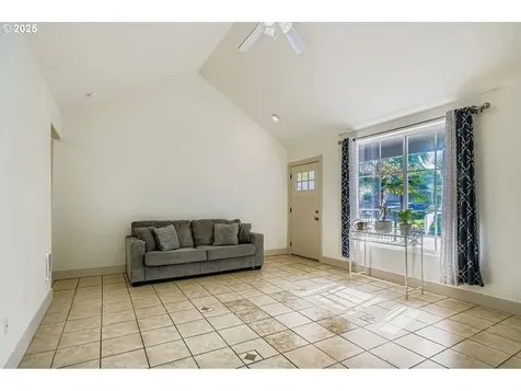 1215 Del Sol Court Woodburn OR 97071