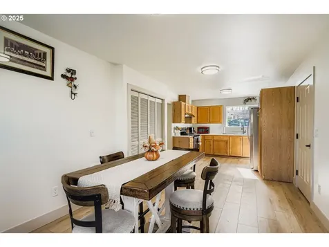 1215 Del Sol Court Woodburn OR 97071